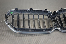 Load image into Gallery viewer, GENUINE BMW 5 SERIES G30 G31 LCI 2020-on FRONT BUMPER Upper Grill 5113185178
