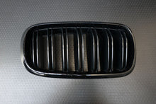 Load image into Gallery viewer, BMW X5M F85 FRONT BUMPER UPPER KIDNEY GRILL LEFT RIGHT GENUINE 8056769 8056324
