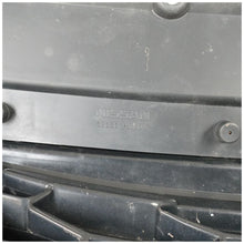 Load image into Gallery viewer, Nissan Qashqai front bumper upper grill 2017-2019 Genuine pn 62398 HV80A
