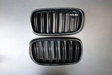 Load image into Gallery viewer, BMW X5M F85 FRONT BUMPER UPPER KIDNEY GRILL LEFT RIGHT GENUINE 8056769 8056324
