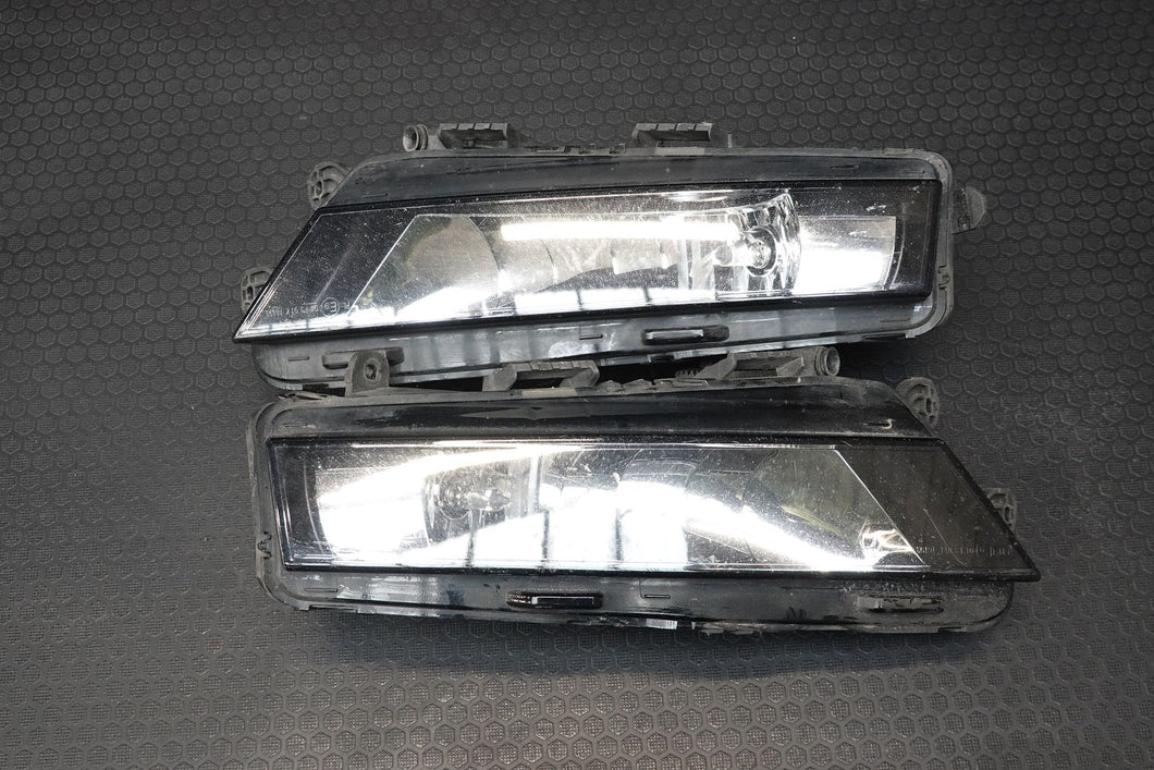 SKODA OCTAVIA FRONT BUMPER Left Right Fog Light Set 2017 onwards GENUINE